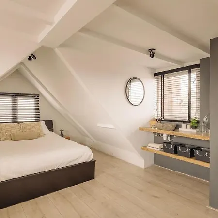 Light, Spacious, Perfect Location Apartment