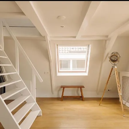 Apartment Light, Spacious, Perfect Location